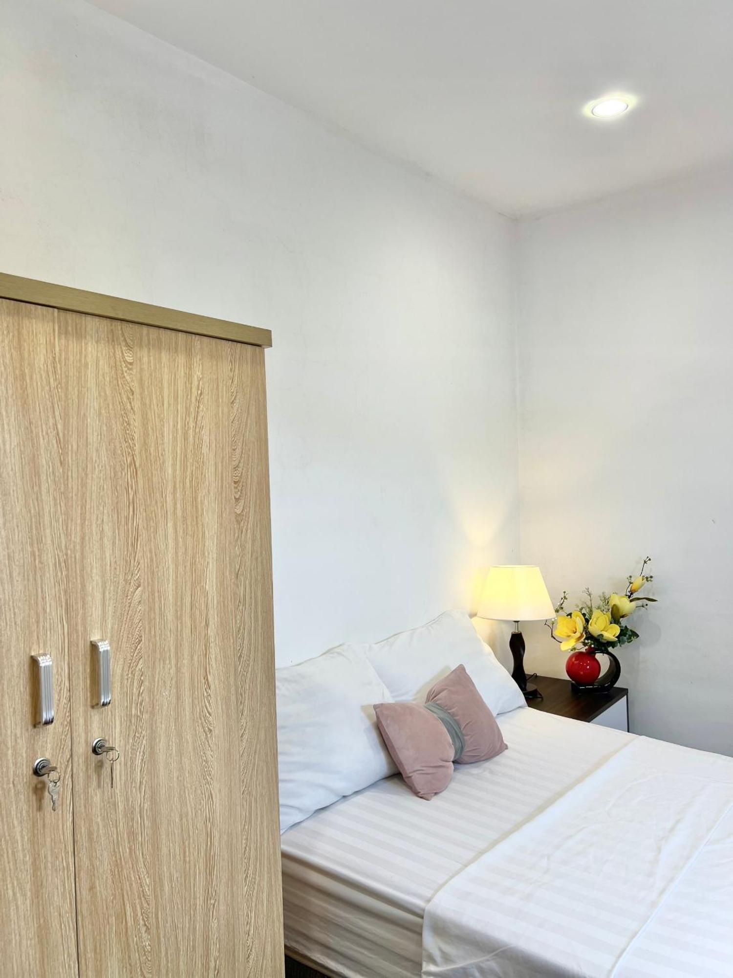 Ivy Hotel & Apartment - Stay 24H Ханой Стая снимка